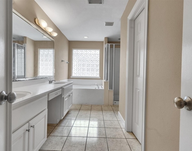 4319 Lillian Street - Photo Thumbnail 26
