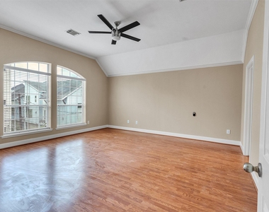4319 Lillian Street - Photo Thumbnail 24