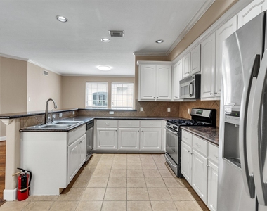 4319 Lillian Street - Photo Thumbnail 17