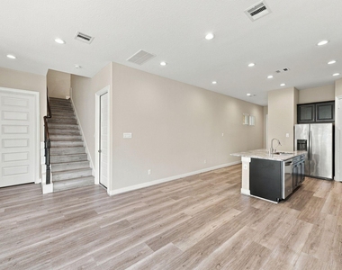 3208 Craftsman Place - Photo Thumbnail 5
