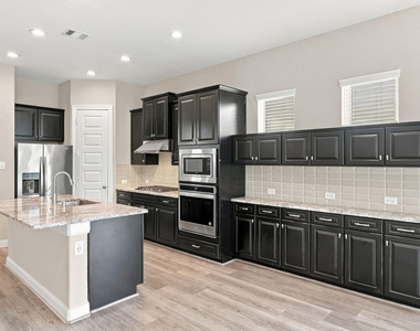 3208 Craftsman Place - Photo Thumbnail 6