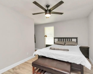 5658 Ludington Drive - Photo Thumbnail 19