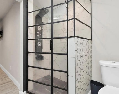 5658 Ludington Drive - Photo Thumbnail 18