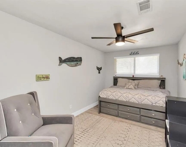 5658 Ludington Drive - Photo Thumbnail 13