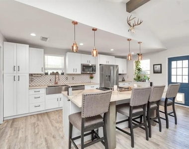 5658 Ludington Drive - Photo Thumbnail 5