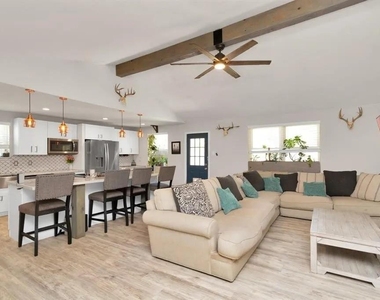 5658 Ludington Drive - Photo Thumbnail 3