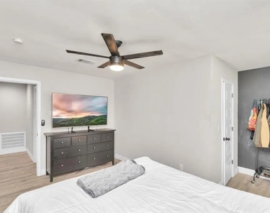 5658 Ludington Drive - Photo Thumbnail 20