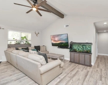 5658 Ludington Drive - Photo Thumbnail 4