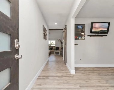5658 Ludington Drive - Photo Thumbnail 2