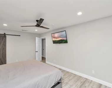 5658 Ludington Drive - Photo Thumbnail 16
