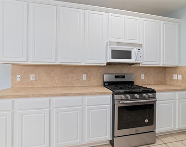 8734 Rainglen Lane - Photo Thumbnail 12