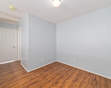 8734 Rainglen Lane - Photo Thumbnail 15
