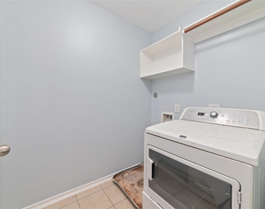 8734 Rainglen Lane - Photo Thumbnail 16