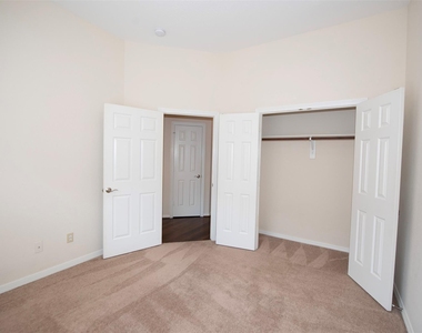 2725 Hidden Landing Drive - Photo Thumbnail 32