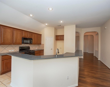 2725 Hidden Landing Drive - Photo Thumbnail 13