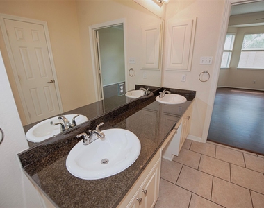 2725 Hidden Landing Drive - Photo Thumbnail 24