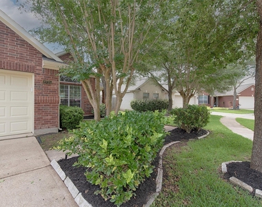 2725 Hidden Landing Drive - Photo Thumbnail 4