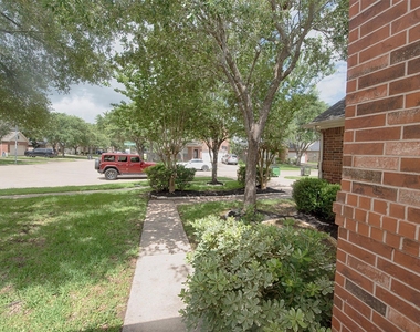 2725 Hidden Landing Drive - Photo Thumbnail 5