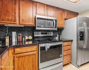 165 Riverside Drive - Photo Thumbnail 9
