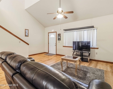 165 Riverside Drive - Photo Thumbnail 3