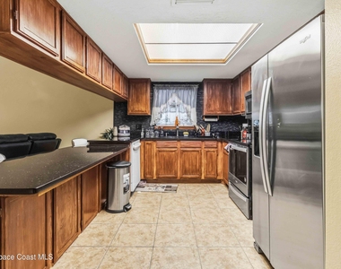 165 Riverside Drive - Photo Thumbnail 7