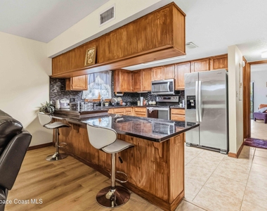 165 Riverside Drive - Photo Thumbnail 6