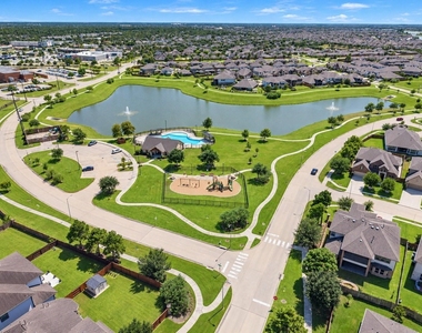 17115 Verde Park Lane - Photo Thumbnail 1