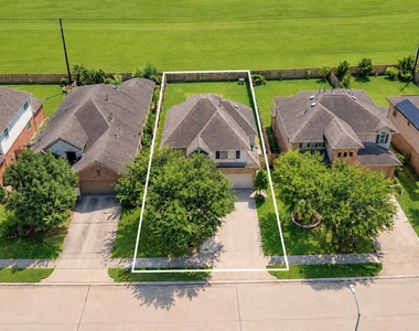 17115 Verde Park Lane - Photo Thumbnail 13