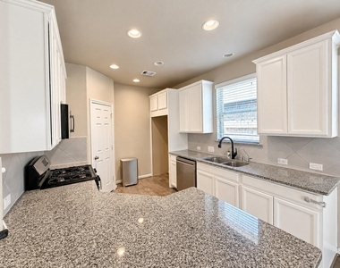 17115 Verde Park Lane - Photo Thumbnail 16
