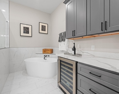 816 E 38th St - Photo Thumbnail 6