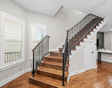 816 E 38th St - Photo Thumbnail 17