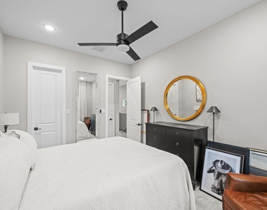816 E 38th St - Photo Thumbnail 24