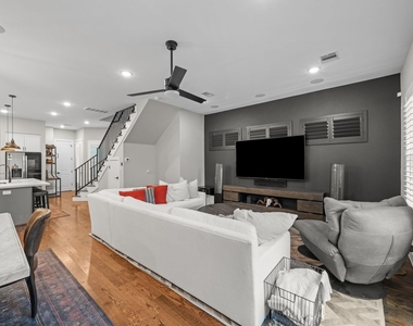 816 E 38th St - Photo Thumbnail 9