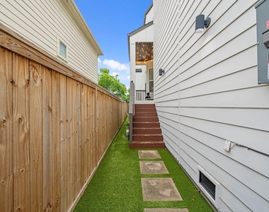 816 E 38th St - Photo Thumbnail 30