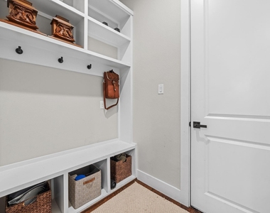 816 E 38th St - Photo Thumbnail 26
