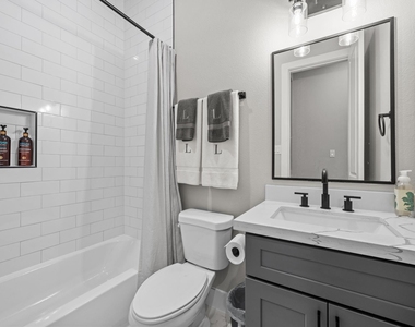816 E 38th St - Photo Thumbnail 25