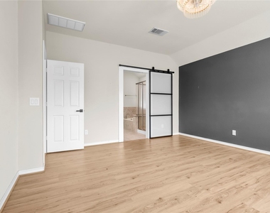 2327 Cherrington Woods Lane - Photo Thumbnail 11