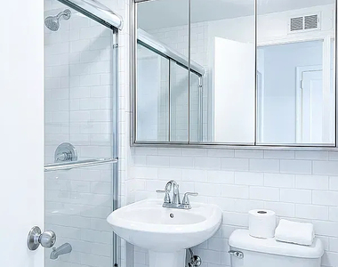 238 East 36th Street - Photo Thumbnail 3