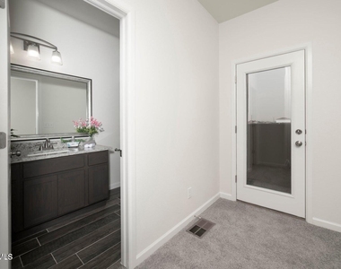 1060 Hoppas Street - Photo Thumbnail 23