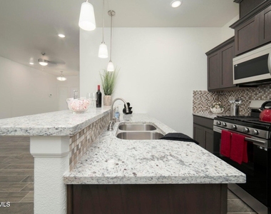 1060 Hoppas Street - Photo Thumbnail 5