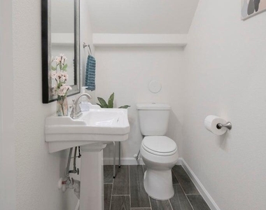 1060 Hoppas Street - Photo Thumbnail 19