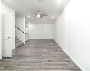 1060 Hoppas Street - Photo Thumbnail 3