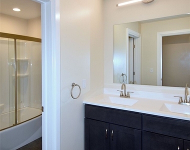 2301 Mission St - Photo Thumbnail 11