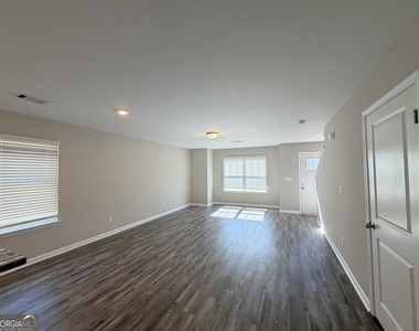 319 Ashigan Street - Photo Thumbnail 1