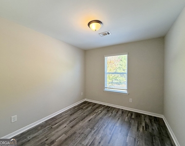 319 Ashigan Street - Photo Thumbnail 9