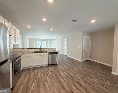 319 Ashigan Street - Photo Thumbnail 3