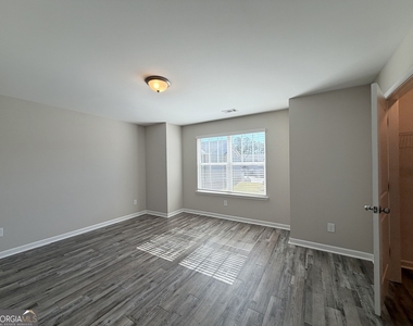 319 Ashigan Street - Photo Thumbnail 5