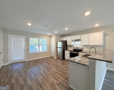 319 Ashigan Street - Photo Thumbnail 2