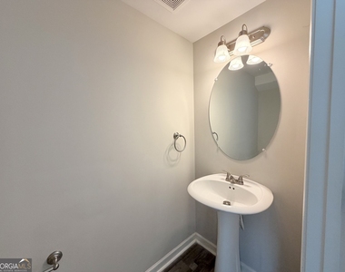 319 Ashigan Street - Photo Thumbnail 16