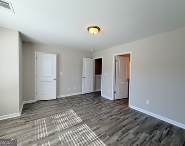 319 Ashigan Street - Photo Thumbnail 6
